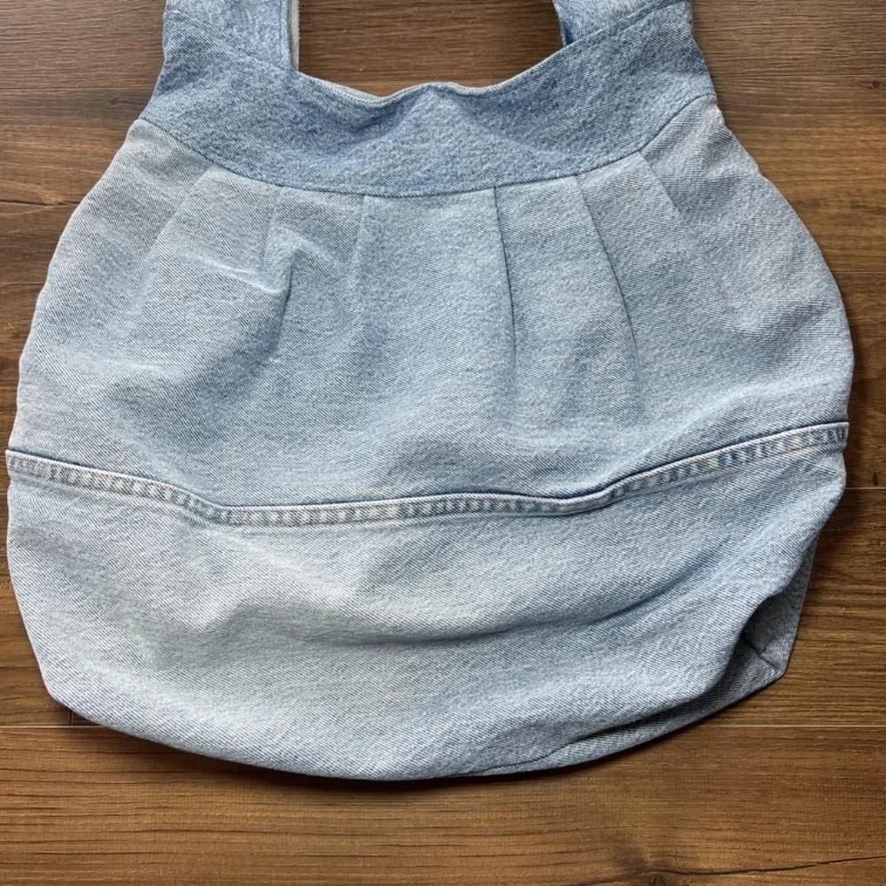 Denim Purse Tote Bag Light Wash Jean Lined Clasp Hobo Travel Inner Pocket Pleats